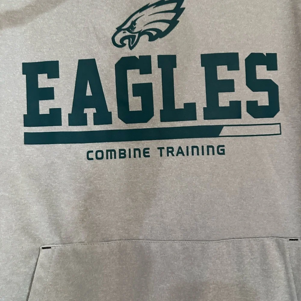 NWT - NFL Eagles Gray short sleeve light weight Hoodie - size S - Picture 2 of 6